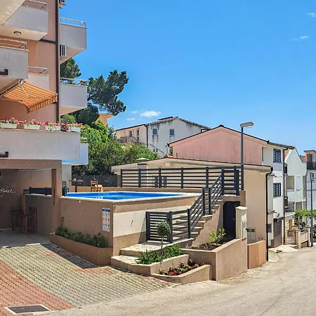 Nice Apartment In Baska Voda Apartamento *